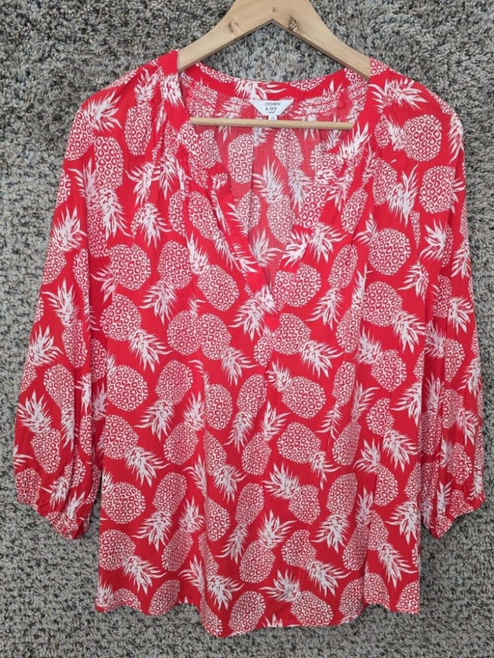 Crown & Ivy Top Womens Plus 1X Red V Neck Peasant Blouse Pineapple Print Casual